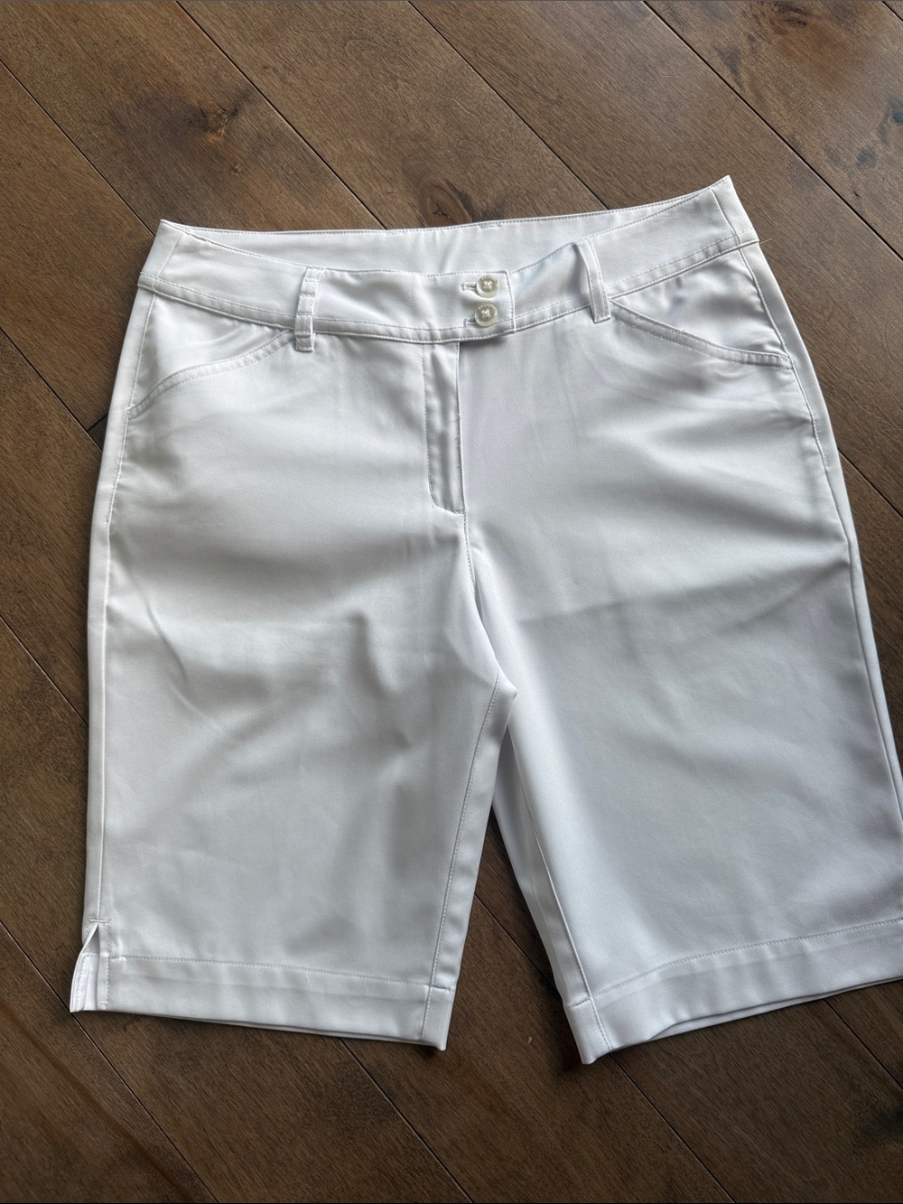 Callaway Women's White Bermuda Golf Shorts with Double-Button Waist Size 8